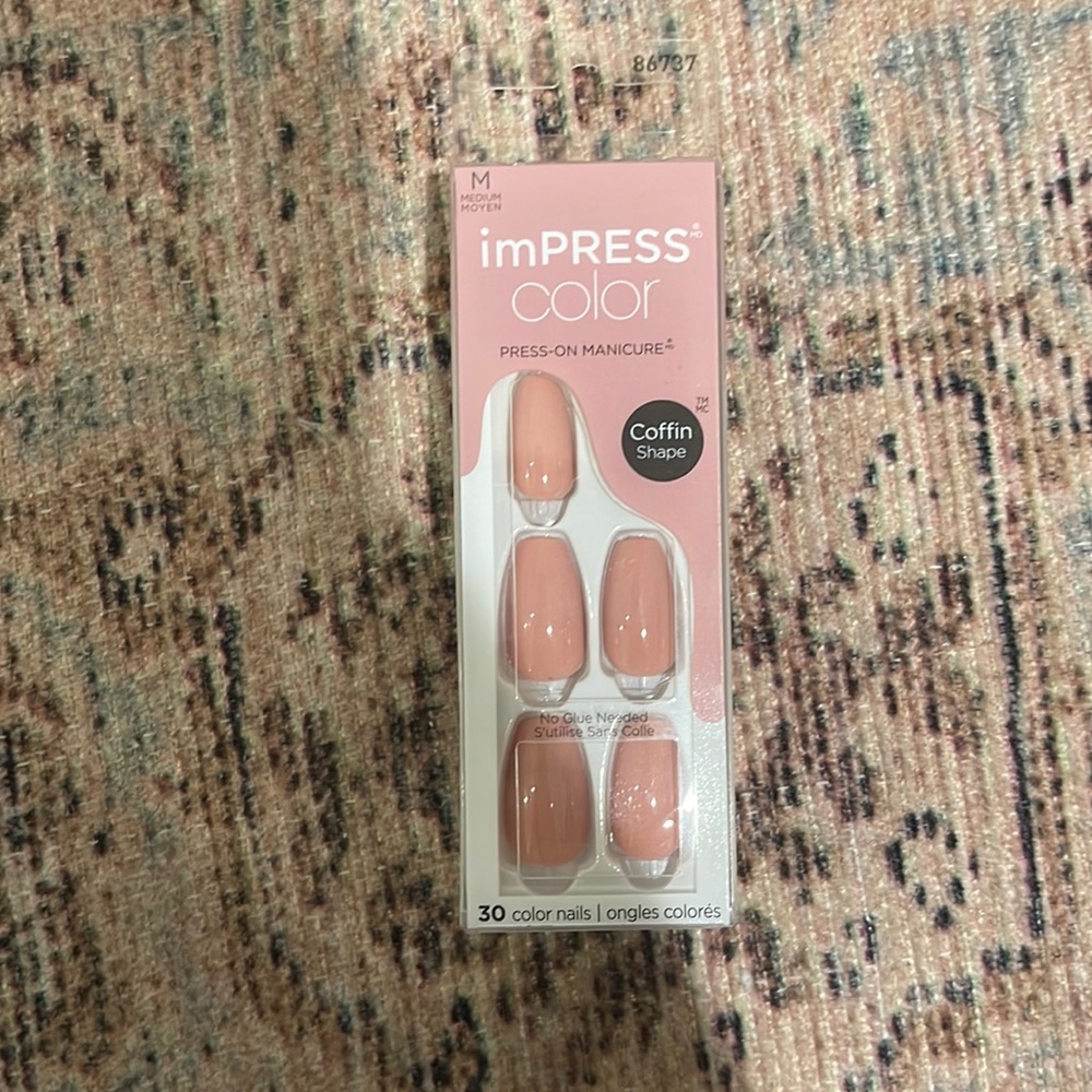 Press-on Manicure *FREE